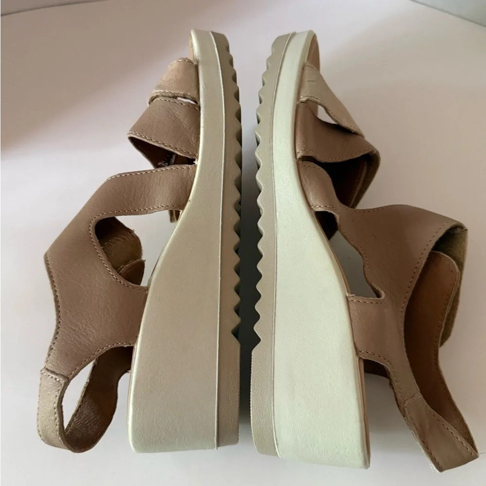 Enval Soft Taupe Wedge Sandals Women’s EU 37/ US 6.5-7 NEW
